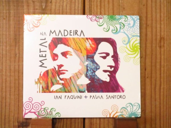 画像1: 今だけ特価！バークレー卒でギンガ・チルドレンの若手ギタリスト、イアンファキニによるデュオ作！■Ian Faquini + Paula Santoro / Metal Na Madeira (1)
