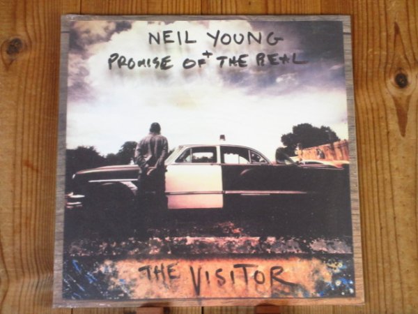 画像1: ニールヤング+PROMISE OF THE REAL名義の2017年作品が2枚組LPで入荷！■Neil Young + Promise Of The Real / The Visitor (1)