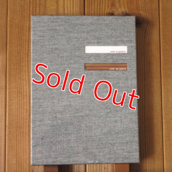 画像1: 先日惜しくも他界したジョアンジルベルトの世界初、唯一の公式ライブ映像5000セット限定ブルーレイBOXが入荷！■Joao Gilberto / Live In Tokyo - Special Blu-ray BOX (1)