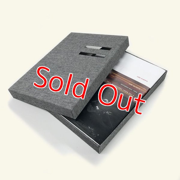 画像2: 先日惜しくも他界したジョアンジルベルトの世界初、唯一の公式ライブ映像5000セット限定ブルーレイBOXが入荷！■Joao Gilberto / Live In Tokyo - Special Blu-ray BOX (2)