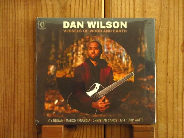 画像1: バックは凄腕メンバー！今要注目の新世代黒人ギタリスト、ダンウィルソン2021年作が入荷！■Dan Wilson / Vessels Of Wood And Earth (1)