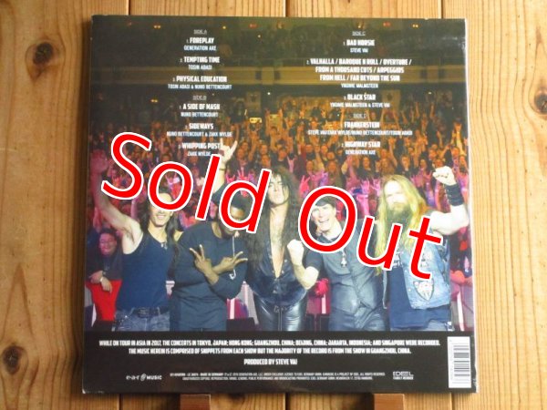 画像2: スティーヴヴァイ、イングヴェイマルムスティーン、ヌーノベッテンコート、トシンアバシ、ザックワイルドという超絶ギタリスト集団による1stアルバムがアナログ盤で入荷！■Generation Axe (Steve Vai, Zakk Wylde, Nuno Bettencourt, Tosin Abasi, Yngwie Malmsteen) / The Guitars That Destroyed The World: Live In China (2)