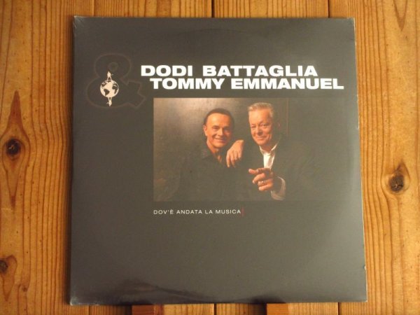 画像1: アコギの神様ことトミーエマニュエルが、イタリア出身のギタリスト、ドディーヴァターリアと組んだコラボ2023年作品がアナログ盤で入荷！■Dodi Battaglia, Tommy Emmanuel / Dov' È Andata La Musica (1)
