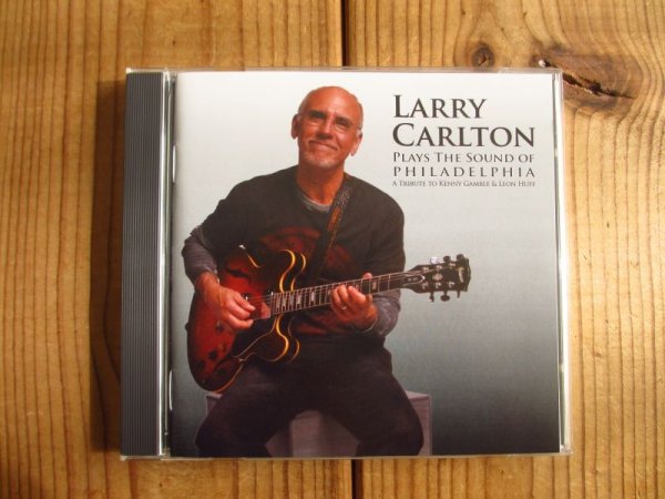 画像1: Larry Carlton / Plays The Sound Of Philadelphia (A Tribute To Kenny Gamble & Leon Huff) (1)