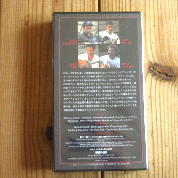 画像2: 未開封デッドストックVHSビデオ！ジャンゴラインハルトの貴重映像収録！■Django Reinhardt / レガシー・オブ・ジャンゴ・ラインハルト ~ ジプシー・ギター (2)