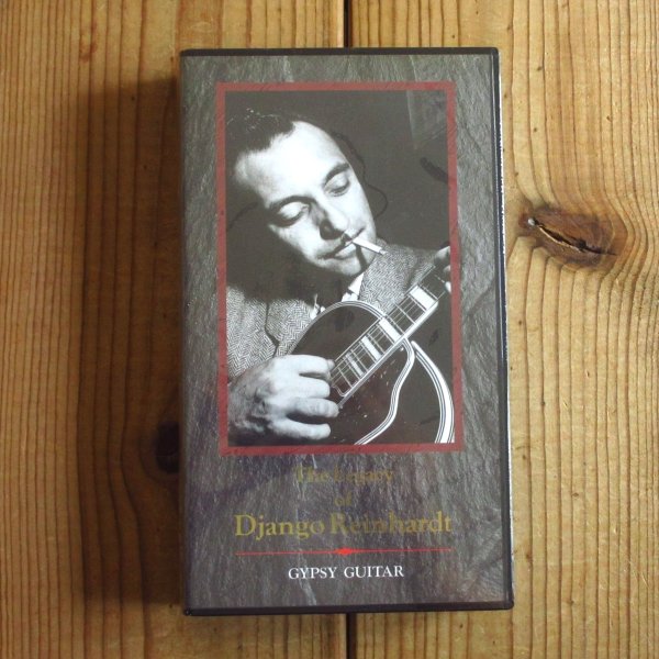 画像1: 未開封デッドストックVHSビデオ！ジャンゴラインハルトの貴重映像収録！■Django Reinhardt / レガシー・オブ・ジャンゴ・ラインハルト ~ ジプシー・ギター (1)