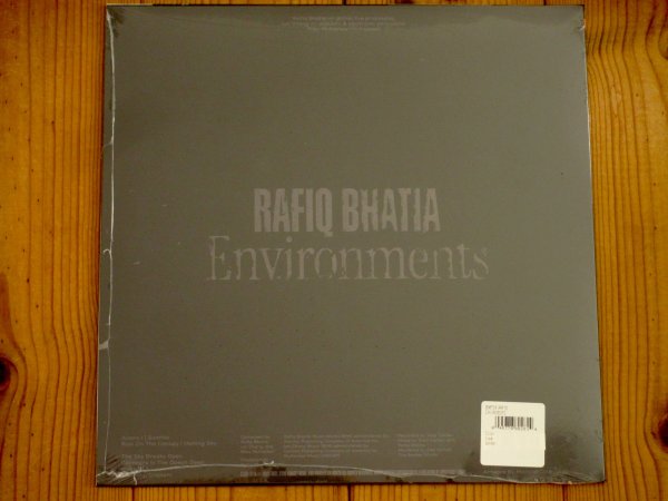 画像2: アンビエントジャズ〜ジャズゲイズの中心的ギタリスト、ラフィクバーティアの2025年作がアナログ盤で入荷！■Rafiq Bhatia / Enviroments (2)
