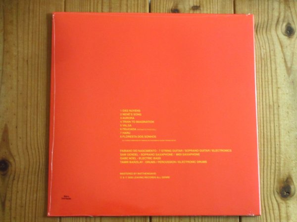 画像2: サムゲンデル参加！現代ブラジル要注目ギタリスト、ファビアーノドナシメントによるライブ2025年発表作がアナログ盤で入荷！■Fabiano Nascimento / Solstice Concert (2)