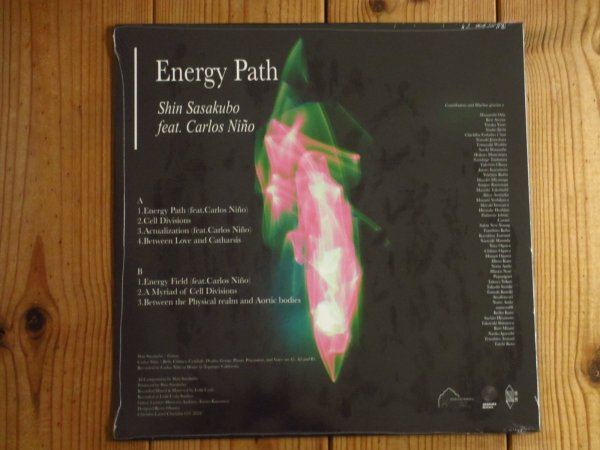 画像2: 秩父のギタリスト笹久保伸と西海岸が誇るスピリチュアルマスター、カルロスニーニョによる2024年コラボ作がアナログ盤で入荷！■Shin Sasakubo Feat. Carlos Nino / Energy Path (2)