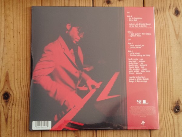 画像2: ギタリスト、プリンスとしての本領を発揮した傑作ライブのアフターショウが、2枚組アナログ盤で入荷！■Prince & The NPG / One Nite Alone... The Aftershow: It Ain't Over! (2)