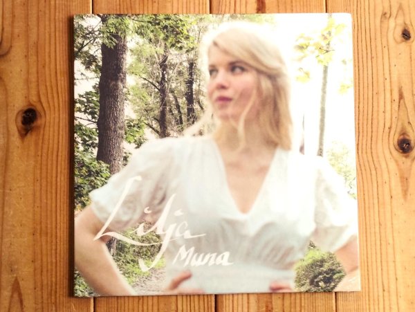 画像1: 2020ギタレコBESTに選出された、ノルウェー新世代ジャズ女性ギタリストのオッドルンリージア2026年作がアナログ盤で入荷！■Lilja / Muna  (1)