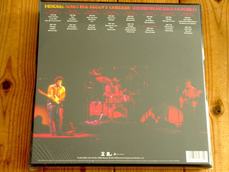 ジミヘンドリックスのライブ音源としては最も評価の高いバンドオブジプシーズによるフィルモアイーストでの全4回の歴史的ライヴをオリジナルの演奏順でまとめた、未発表曲及び新リミックス曲等全43曲を収録したLP８枚組BOXがアナログ盤で入荷！■Jimi Hendrix / Songs For Groovy Children (The Fillmore East Concerts)                                        [Legacy Recordings / 19075982761]